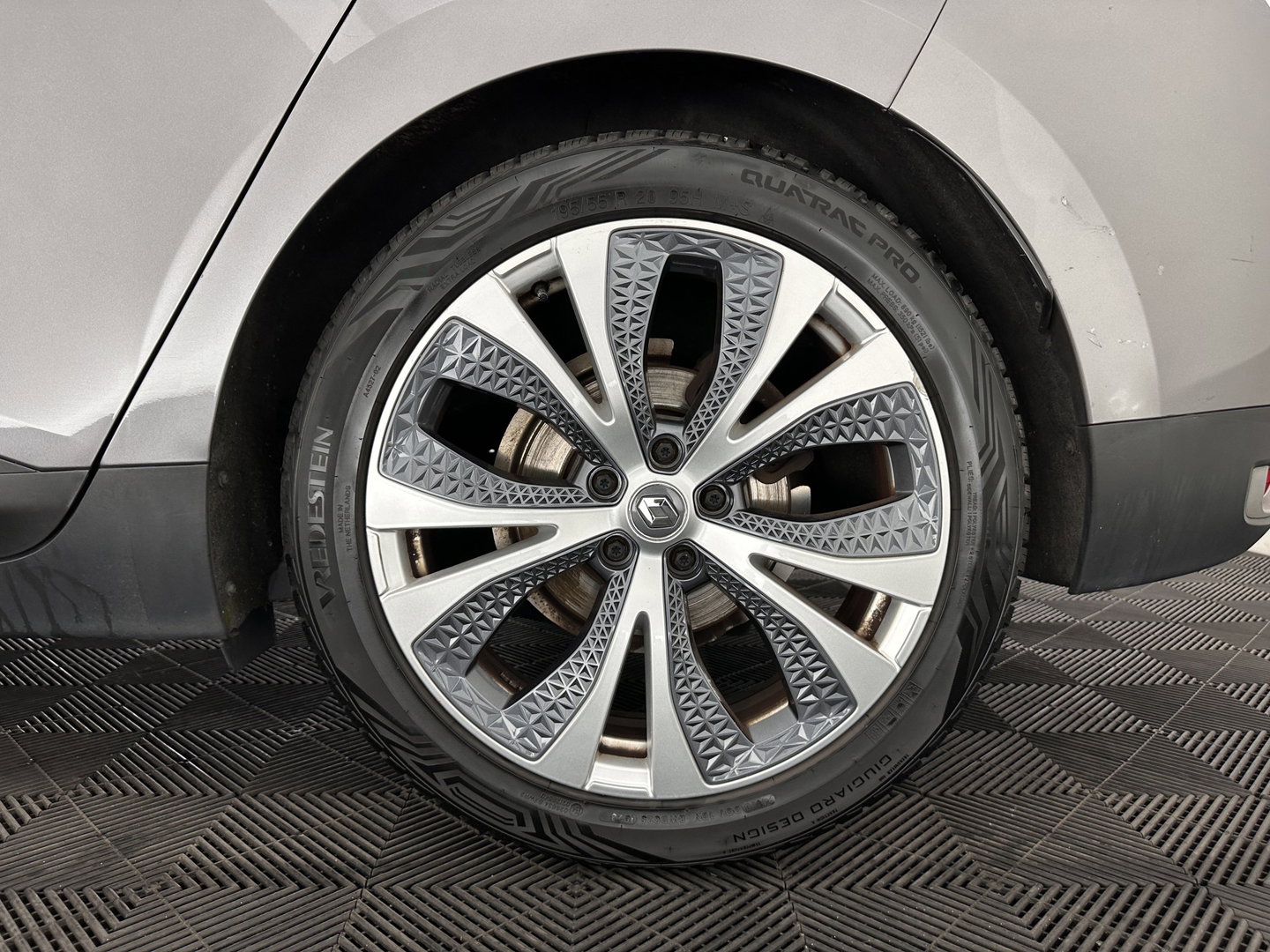 Renault Grand Scénic 1.2 TCe Intens [ 7-Pers. ] *LEATHER-FABRIC | BLINDSPOT | DIGI-COCKPIT | DAB | KEYLESS | CAMERA | NAVI-FULLMAP | PRIVACY-GLASS | ECC | PDC | 20''ALU | TOWBAR*