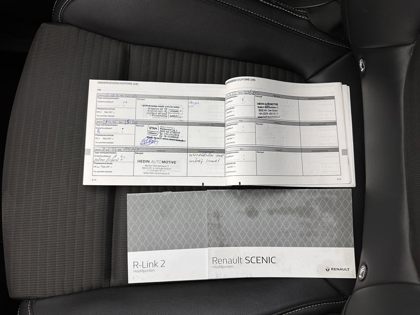 Renault Grand Scénic 1.2 TCe Intens [ 7-Pers. ] *LEATHER-FABRIC | BLINDSPOT | DIGI-COCKPIT | DAB | KEYLESS | CAMERA | NAVI-FULLMAP | PRIVACY-GLASS | ECC | PDC | 20''ALU | TOWBAR*