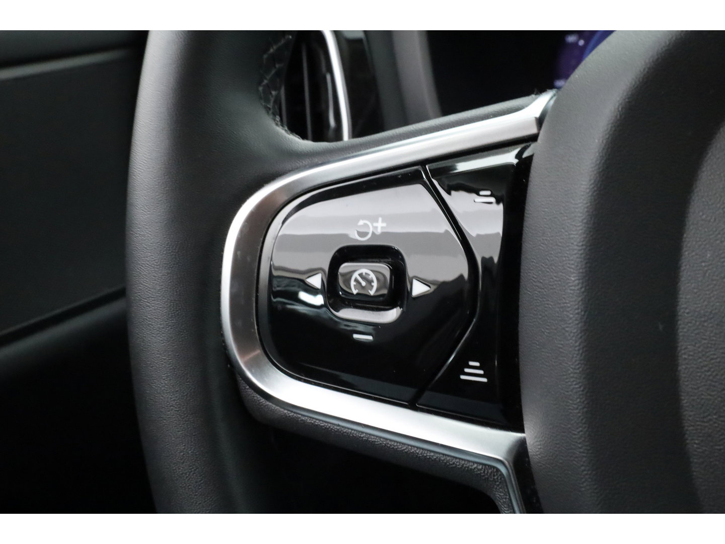 Volvo V60 2.0 T6 Plug-in hybrid AWD Plus Dark | Stoel 4 & Stuur Verwarming | achteruitrijcamera | Memory | 19" |