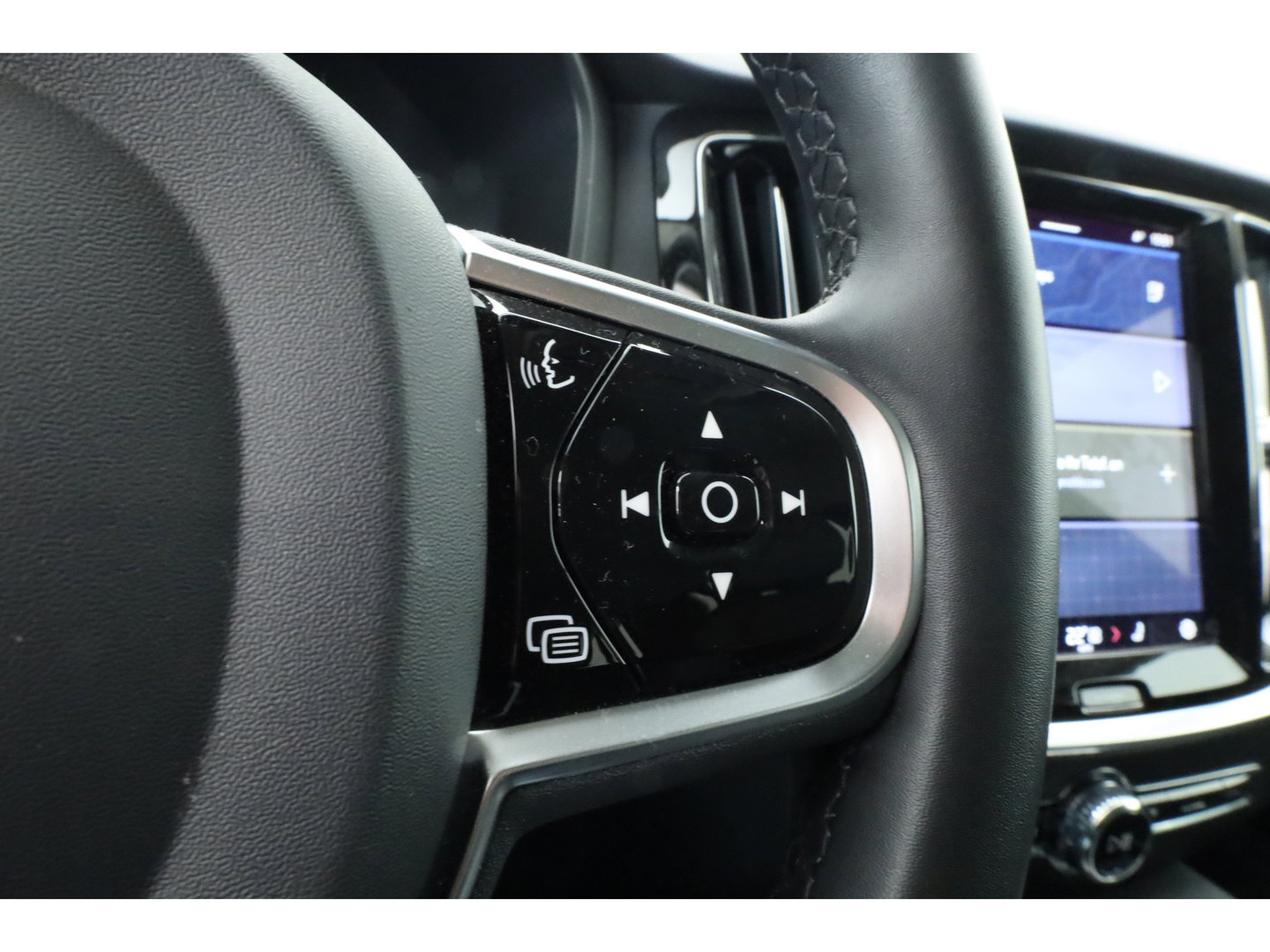 Volvo V60 2.0 T6 Plug-in hybrid AWD Plus Dark | Stoel 4 & Stuur Verwarming | achteruitrijcamera | Memory | 19" |