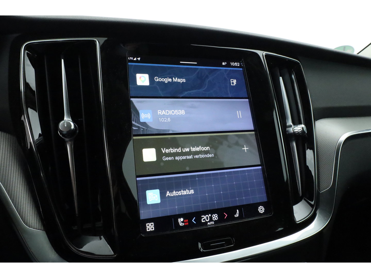 Volvo V60 2.0 T6 Plug-in hybrid AWD Plus Dark | Stoel 4 & Stuur Verwarming | achteruitrijcamera | Memory | 19" |