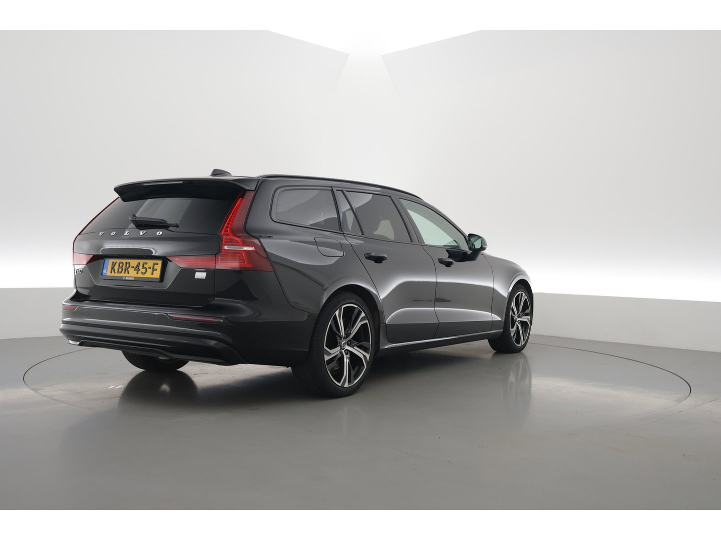 Volvo V60 2.0 T6 Plug-in hybrid AWD Plus Dark | Stoel 4 & Stuur Verwarming | achteruitrijcamera | Memory | 19" |
