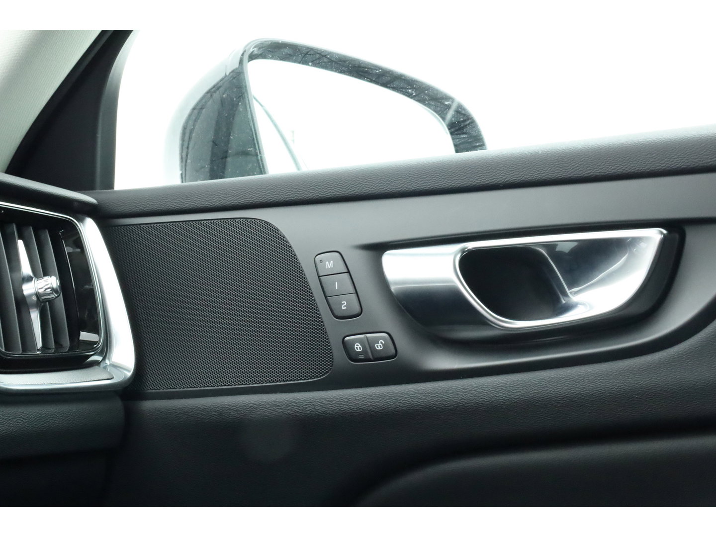 Volvo V60 2.0 T6 Plug-in hybrid AWD Plus Dark | Stoel 4 & Stuur Verwarming | achteruitrijcamera | Memory | 19" |