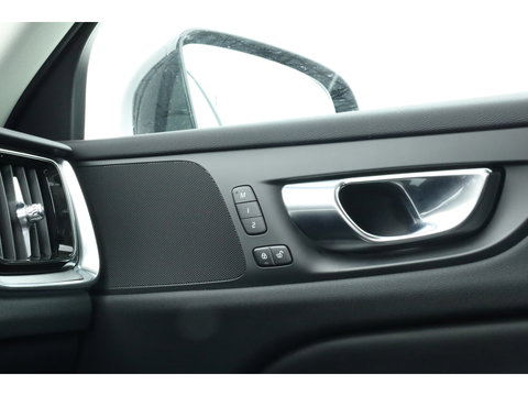 Volvo V60 2.0 T6 Plug-in hybrid AWD Plus Dark | Stoel 4 & Stuur Verwarming | achteruitrijcamera | Memory | 19" |