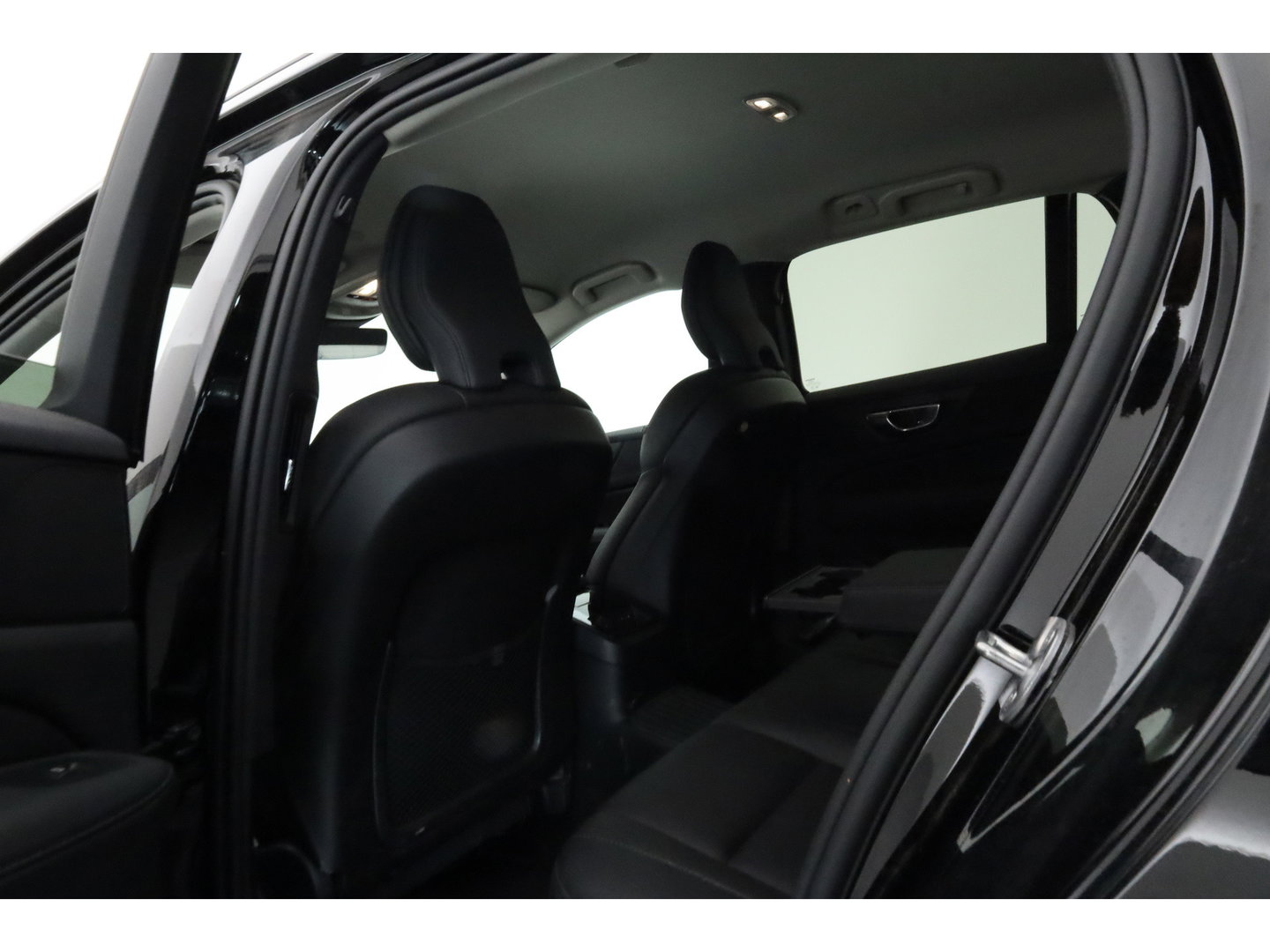 Volvo V60 2.0 T6 Plug-in hybrid AWD Plus Dark | Stoel 4 & Stuur Verwarming | achteruitrijcamera | Memory | 19" |