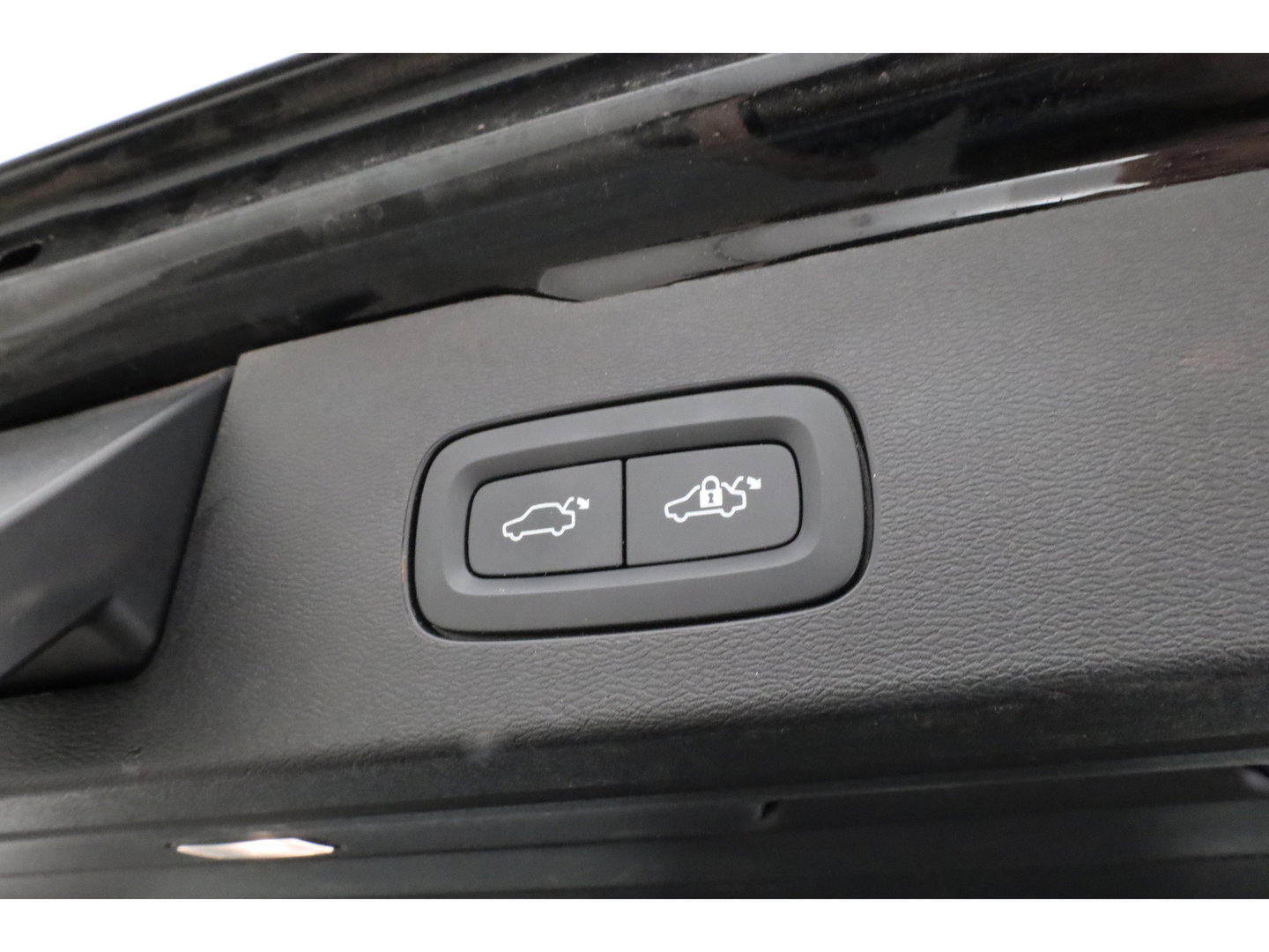 Volvo V60 2.0 T6 Plug-in hybrid AWD Plus Dark | Stoel 4 & Stuur Verwarming | achteruitrijcamera | Memory | 19" |