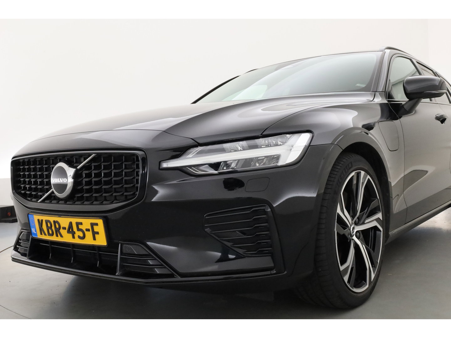 Volvo V60 2.0 T6 Plug-in hybrid AWD Plus Dark | Stoel 4 & Stuur Verwarming | achteruitrijcamera | Memory | 19" |