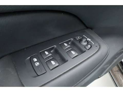Volvo V60 2.0 T6 Plug-in hybrid AWD Plus Dark | Stoel 4 & Stuur Verwarming | achteruitrijcamera | Memory | 19" |