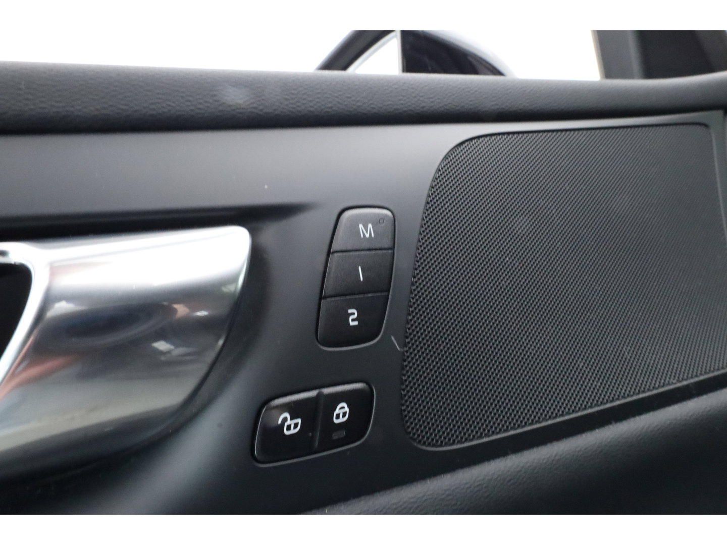 Volvo V60 2.0 T6 Plug-in hybrid AWD Plus Dark | Stoel 4 & Stuur Verwarming | achteruitrijcamera | Memory | 19" |