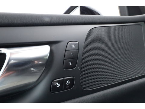 Volvo V60 2.0 T6 Plug-in hybrid AWD Plus Dark | Stoel 4 & Stuur Verwarming | achteruitrijcamera | Memory | 19" |