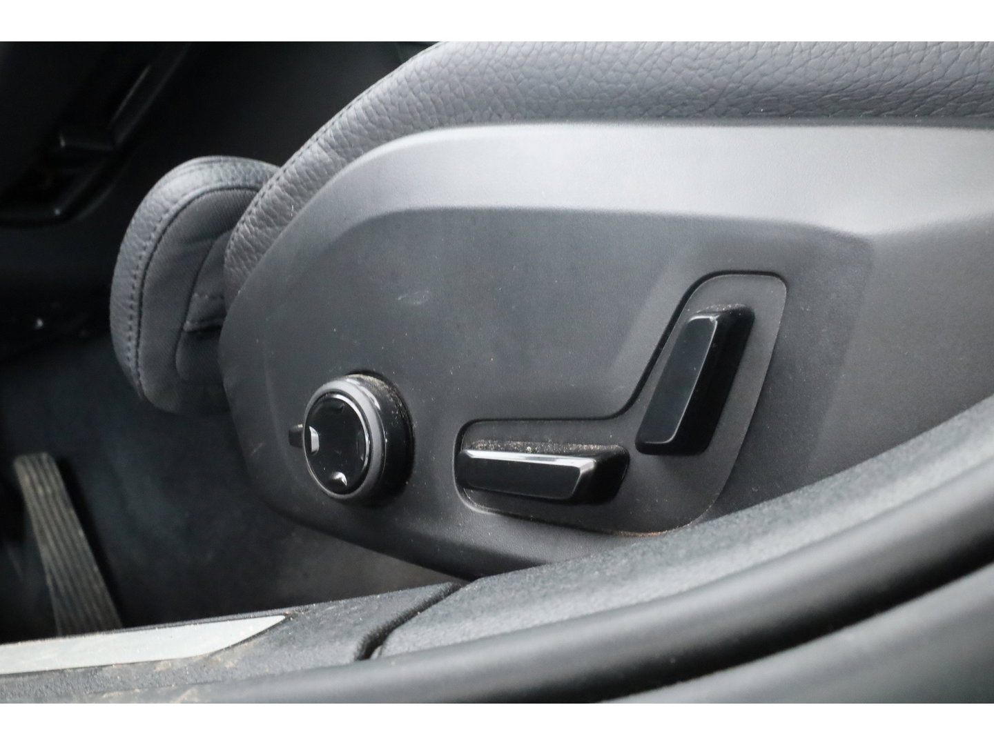 Volvo V60 2.0 T6 Plug-in hybrid AWD Plus Dark | Stoel 4 & Stuur Verwarming | achteruitrijcamera | Memory | 19" |