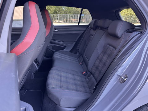 Volkswagen Golf 2.0 TSI GTI | Sfeerverlichting | Apple Carplay | Adaptieve Cruise Control | Android Auto | Stoelverwarming | Parkeersensoren | Airconditioning