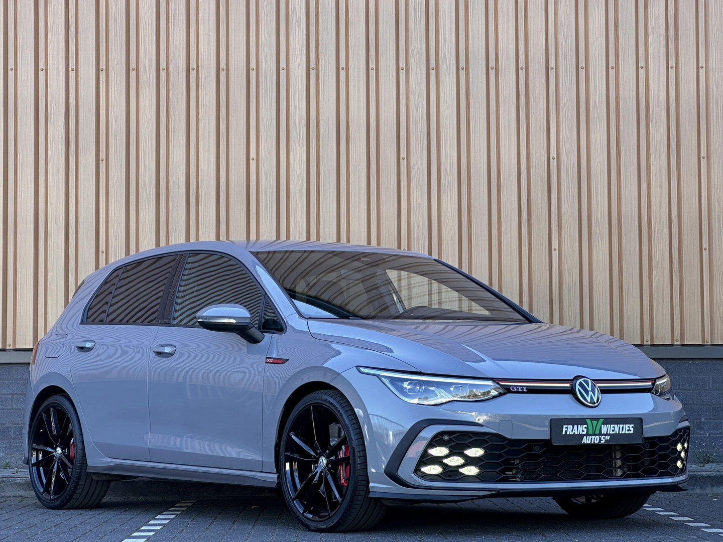 Volkswagen Golf 2.0 TSI GTI | Sfeerverlichting | Apple Carplay | Adaptieve Cruise Control | Android Auto | Stoelverwarming | Parkeersensoren | Airconditioning