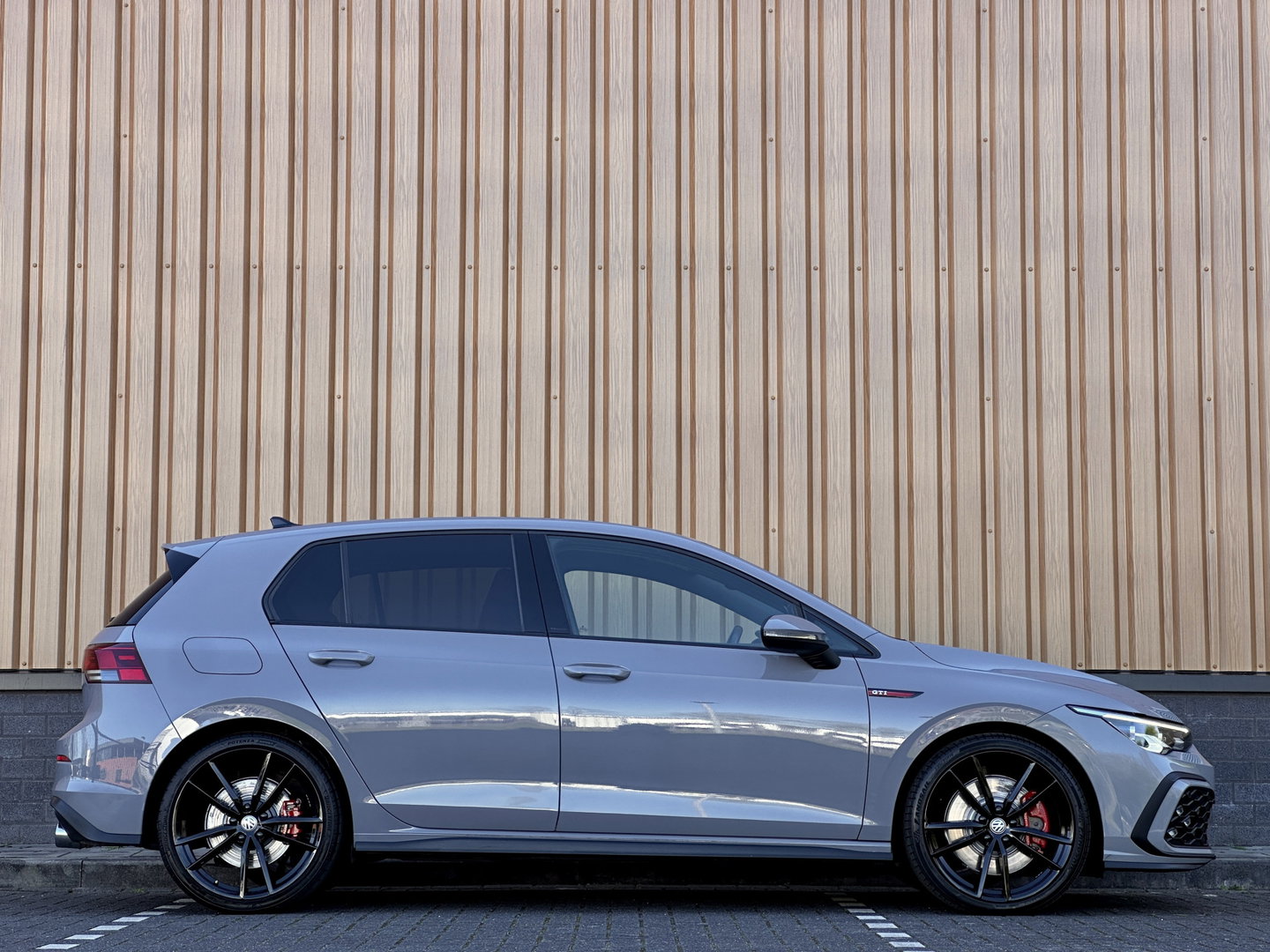 Volkswagen Golf 2.0 TSI GTI | Sfeerverlichting | Apple Carplay | Adaptieve Cruise Control | Android Auto | Stoelverwarming | Parkeersensoren | Airconditioning