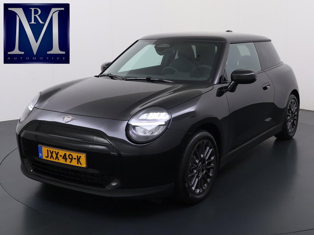 MINI 3-Deurs - Mini Cooper E Essential XS 40.7 kWh | NIEUWE AUTO | HEAD-UP DISPLAY | CAMERA | STOELVERWARMING  | ORIGINEEL NL AUTO | FABRIEKSGARANTIE TM 2029 |