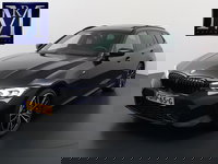 BMW 3 Serie - Touring 320e VAN € 42.899,- VOOR € 39.877,- UW LENTEVOORDEEL: €3.022,-! | M-SPORT | FACELIFT| PANO|1.STE EIGENAAR, DEALER OH. | LEER | ELEK. TREKHAAK| FABRIEKSGARANTIE T/M 08 2027| LEER| STOELVERWARMING| 19 INCH! SUPER COMPLEET!