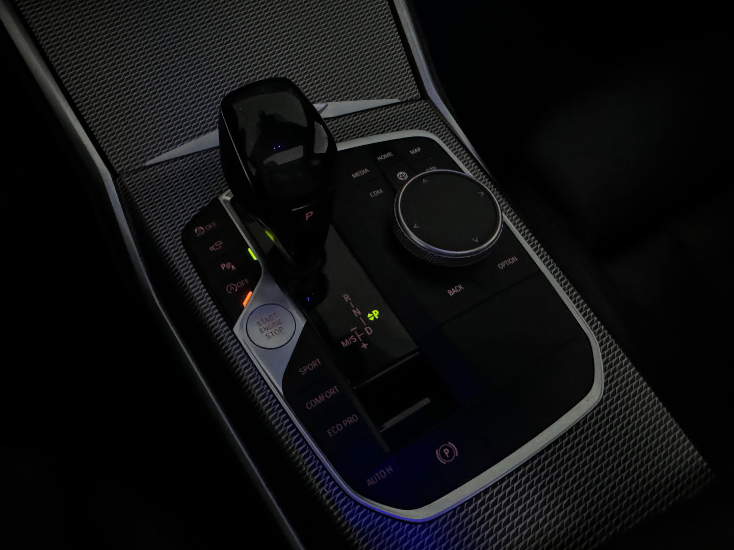 BMW 3-serie 330i High Executive M Sport Pano|HuD|Sfeer|NAP