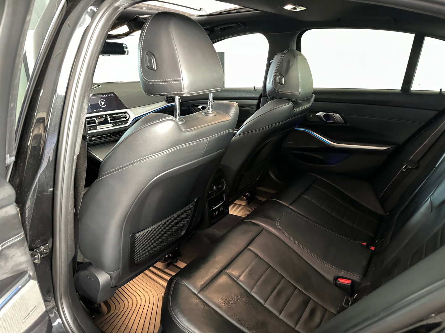 BMW 3-serie 330i High Executive M Sport Pano|HuD|Sfeer|NAP