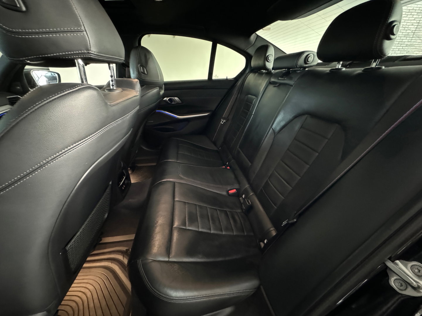 BMW 3-serie 330i High Executive M Sport Pano|HuD|Sfeer|NAP