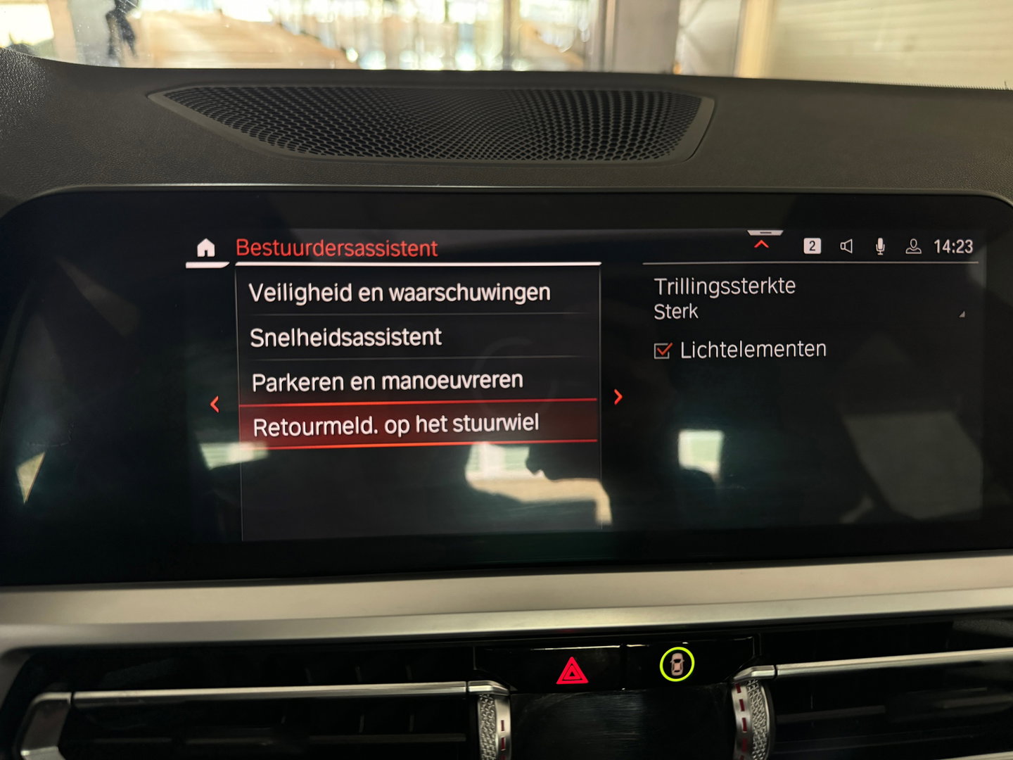 BMW 3-serie 330i High Executive M Sport Pano|HuD|Sfeer|NAP