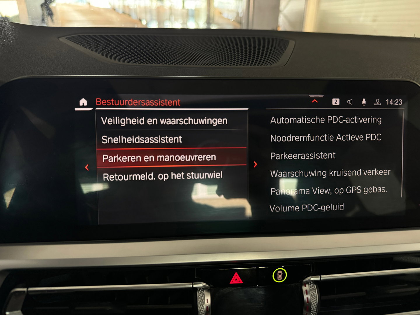 BMW 3-serie 330i High Executive M Sport Pano|HuD|Sfeer|NAP
