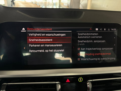 BMW 3-serie 330i High Executive M Sport Pano|HuD|Sfeer|NAP