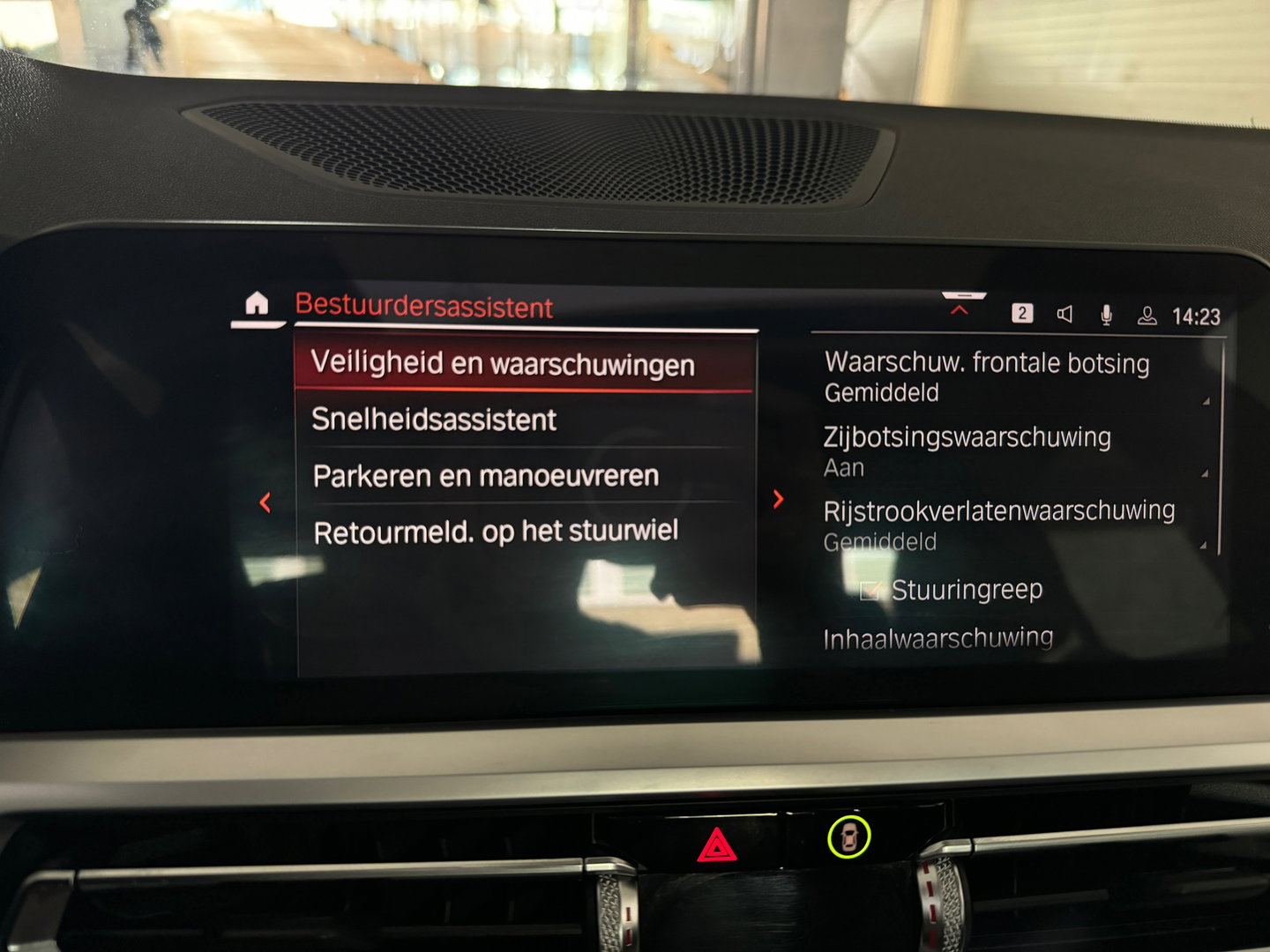 BMW 3-serie 330i High Executive M Sport Pano|HuD|Sfeer|NAP