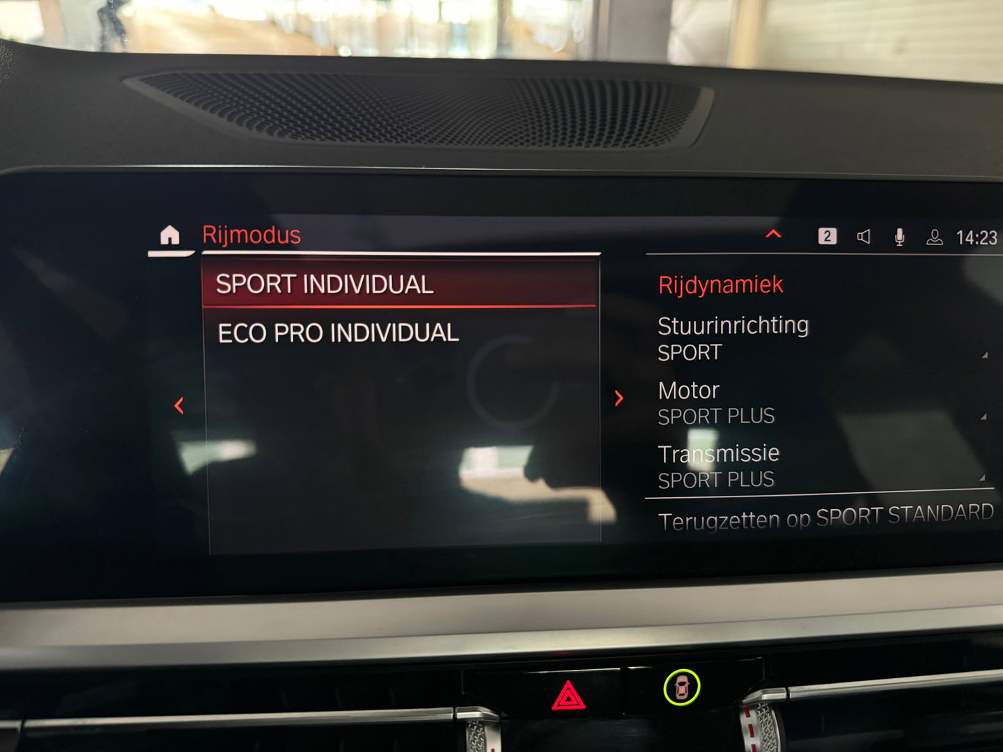 BMW 3-serie 330i High Executive M Sport Pano|HuD|Sfeer|NAP