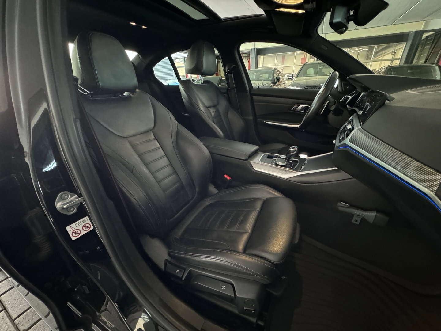 BMW 3-serie 330i High Executive M Sport Pano|HuD|Sfeer|NAP