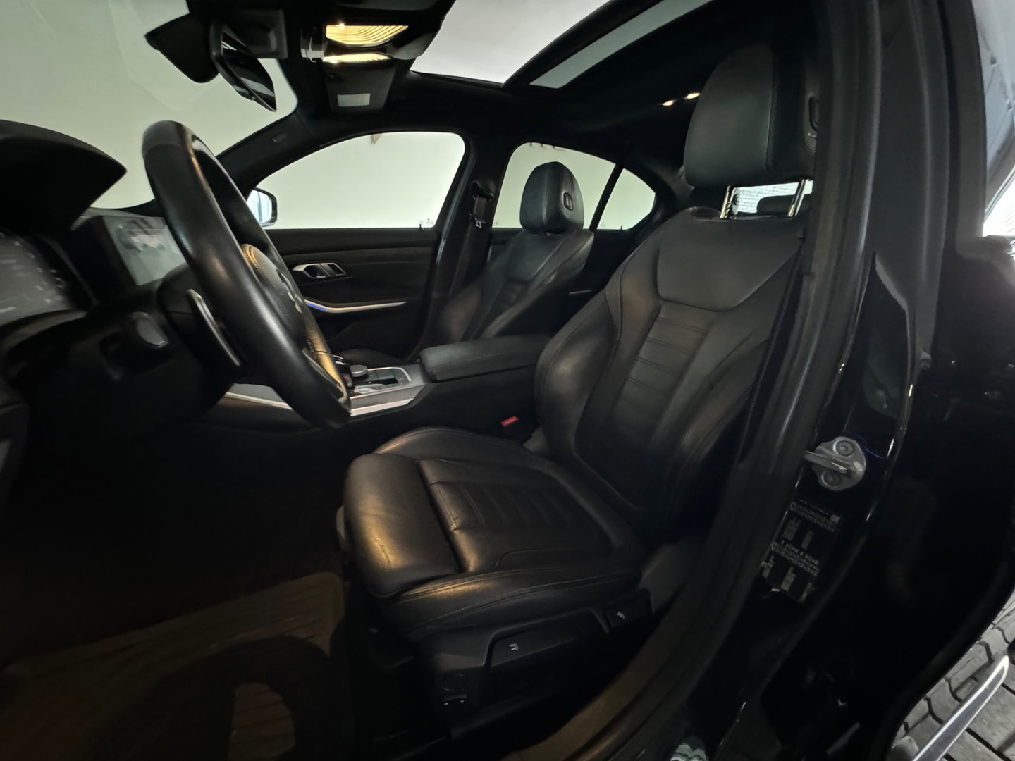 BMW 3-serie 330i High Executive M Sport Pano|HuD|Sfeer|NAP