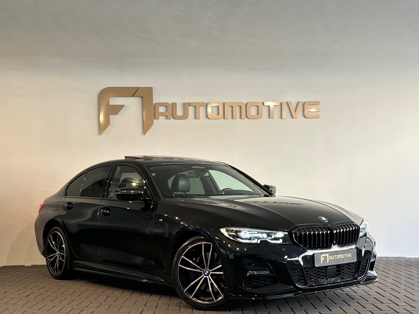BMW 3-serie 330i High Executive M Sport Pano|HuD|Sfeer|NAP