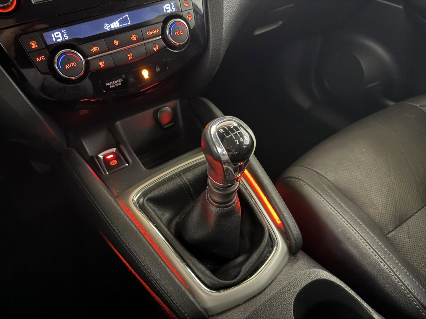 Nissan QASHQAI 1.2 Edition Pano Leer 360° Trekh. Cruise Navi NAP