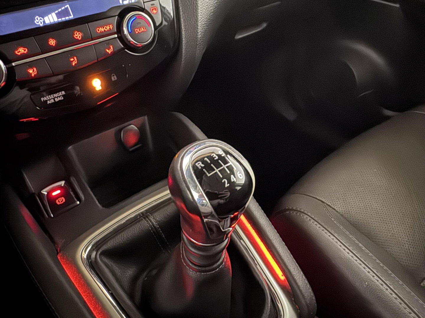 Nissan QASHQAI 1.2 Edition Pano Leer 360° Trekh. Cruise Navi NAP