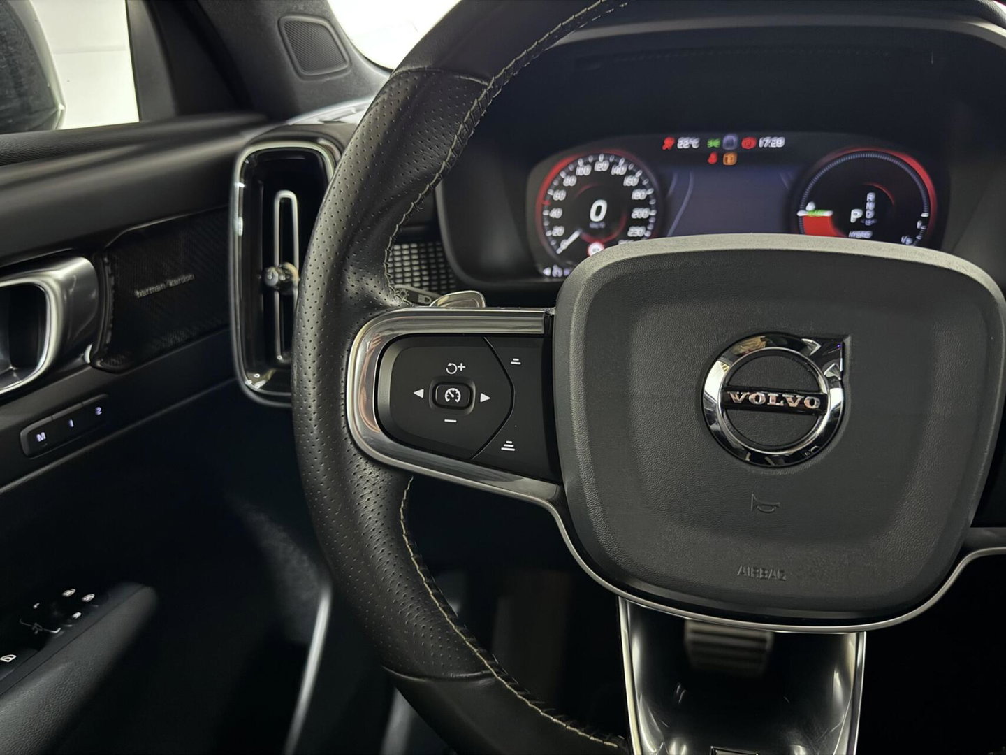 Volvo XC40 1.5 T5 Recharge R-Design Pano H/K 360° Carplay