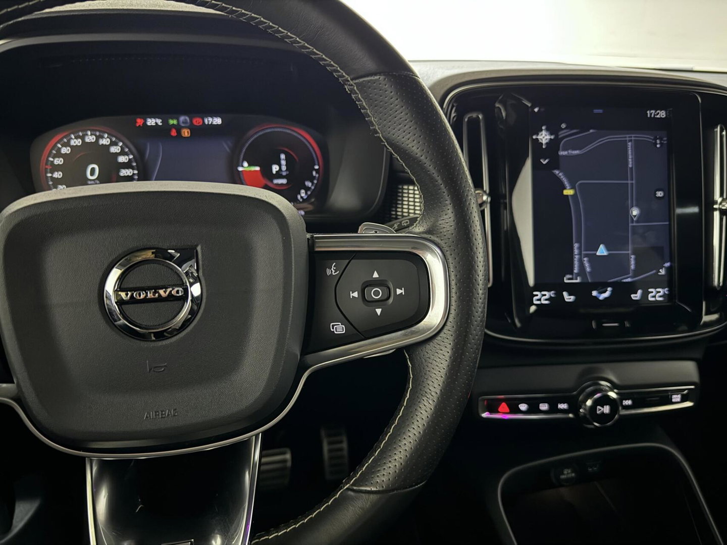 Volvo XC40 1.5 T5 Recharge R-Design Pano H/K 360° Carplay