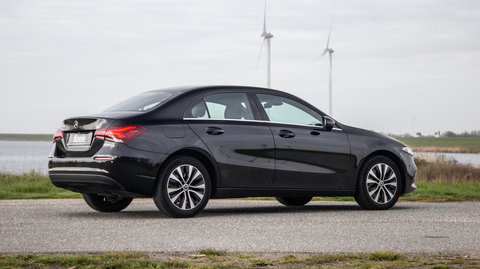 Mercedes-Benz A-Klasse 250 e Business Line AUTOMAAT / LEDER / CRUISE CONTROLE / CAMERA / CARPLAY