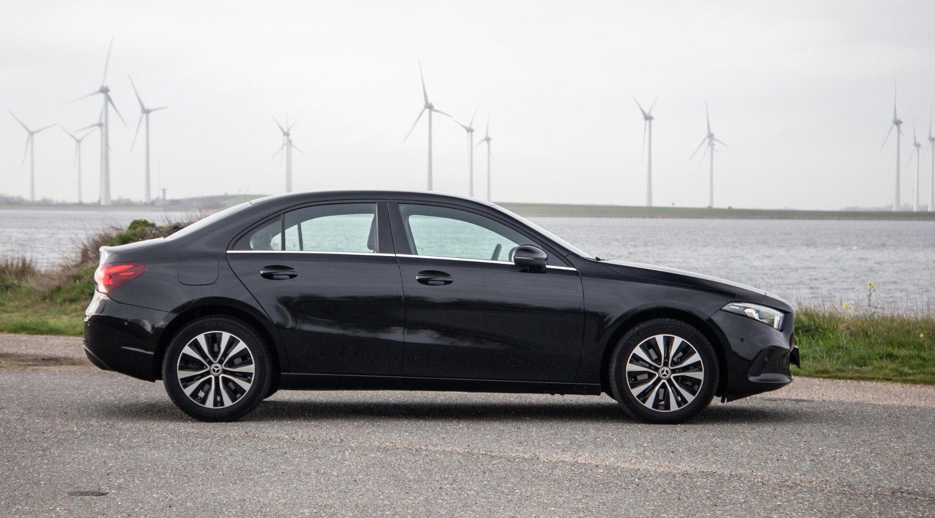 Mercedes-Benz A-Klasse 250 e Business Line AUTOMAAT / LEDER / CRUISE CONTROLE / CAMERA / CARPLAY