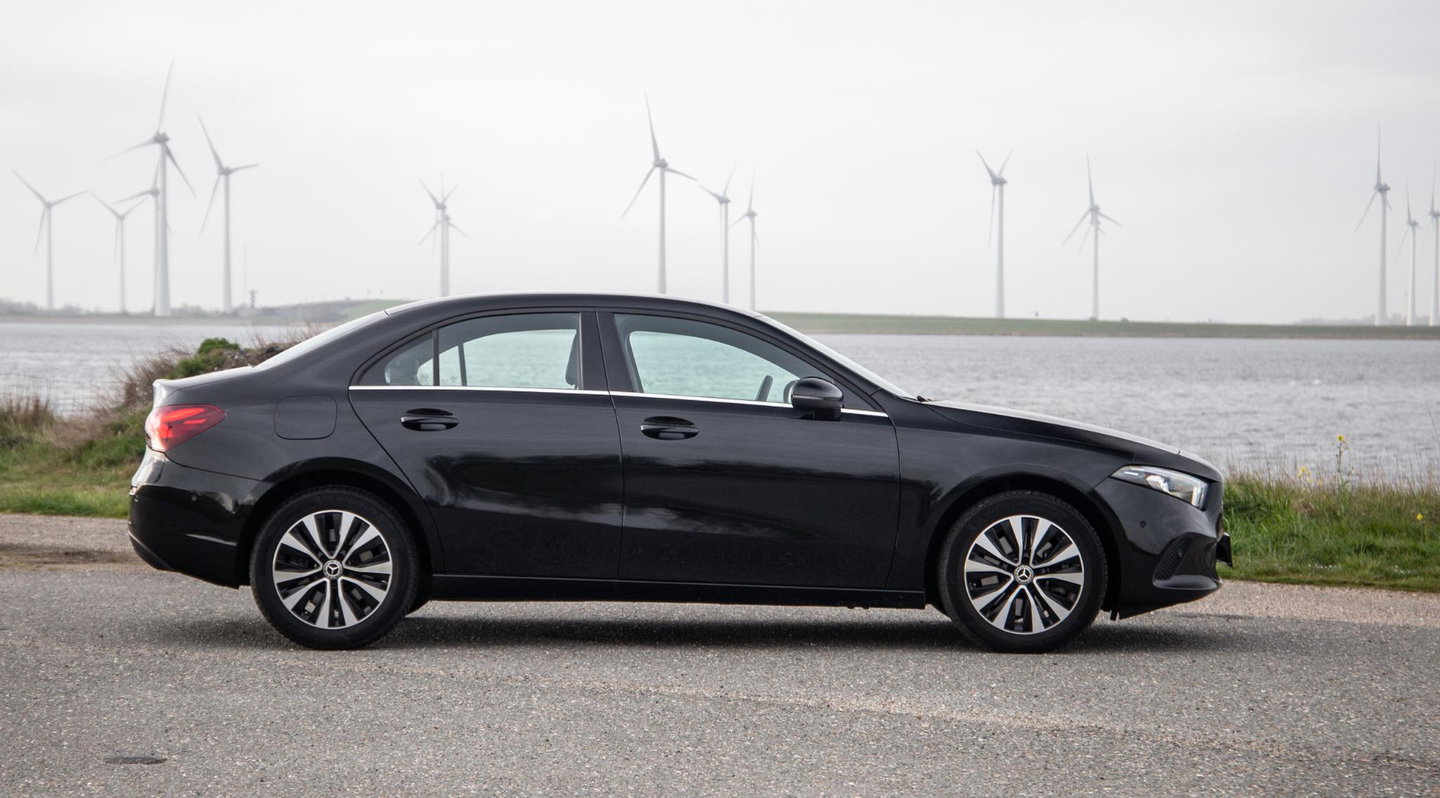 Mercedes-Benz A-Klasse 250 e Business Line AUTOMAAT / LEDER / CRUISE CONTROLE / CAMERA / CARPLAY