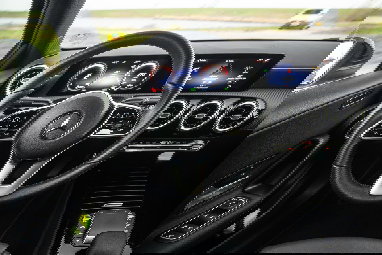 Mercedes-Benz A-Klasse 250 e Business Line AUTOMAAT / LEDER / CRUISE CONTROLE / CAMERA / CARPLAY