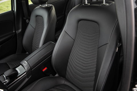 Mercedes-Benz A-Klasse 250 e Business Line AUTOMAAT / LEDER / CRUISE CONTROLE / CAMERA / CARPLAY