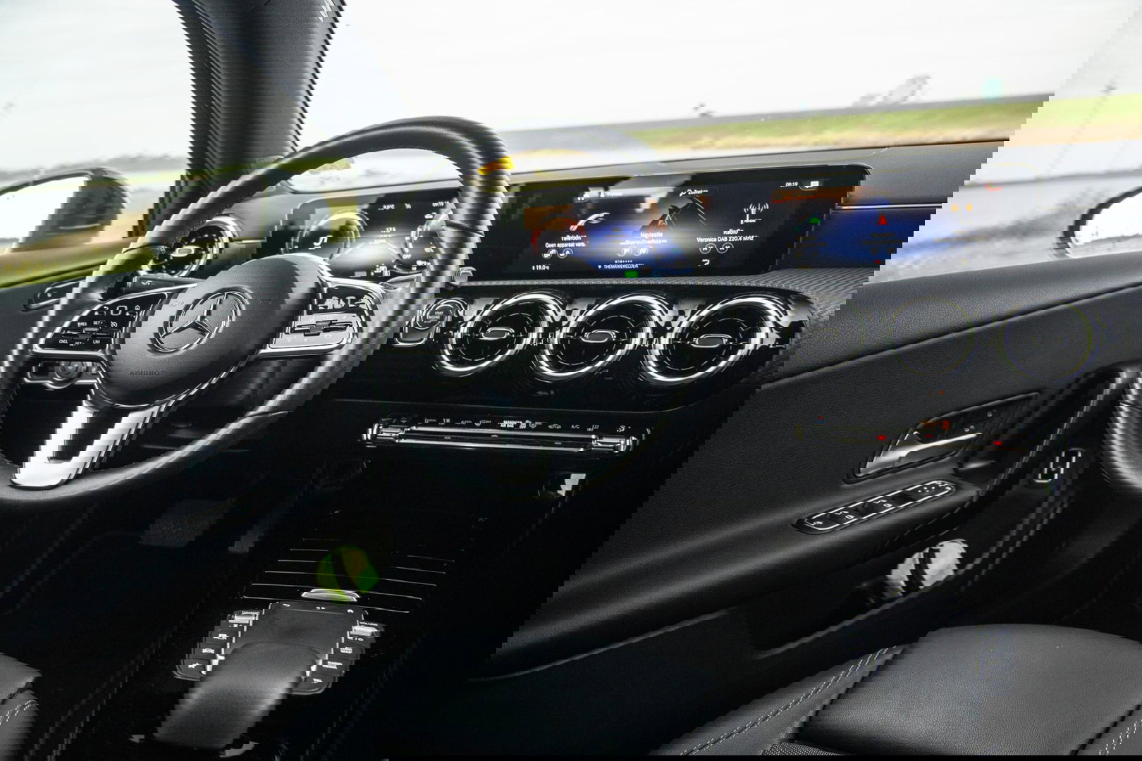 Mercedes-Benz A-Klasse 250 e Business Line AUTOMAAT / LEDER / CRUISE CONTROLE / CAMERA / CARPLAY