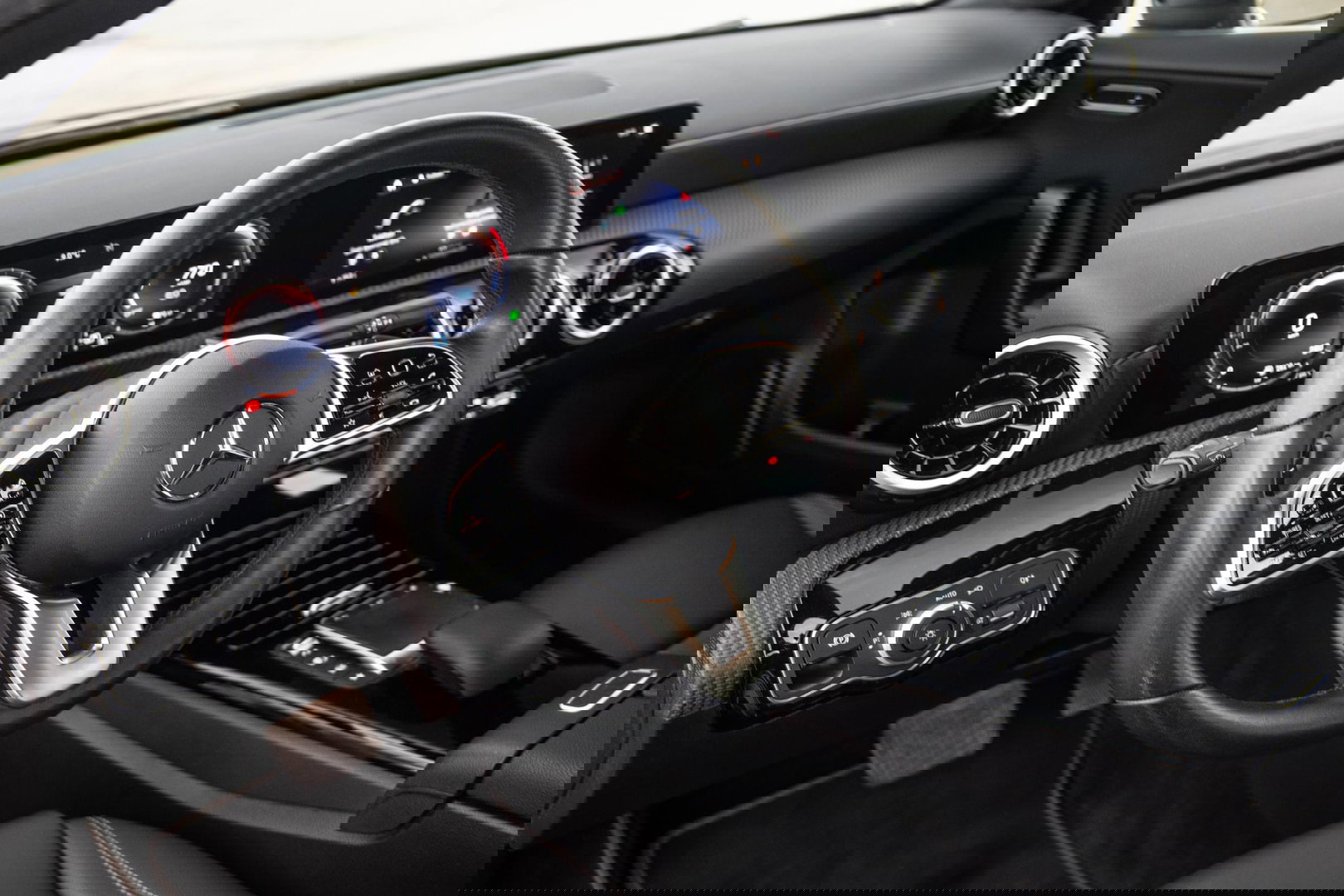 Mercedes-Benz A-Klasse 250 e Business Line AUTOMAAT / LEDER / CRUISE CONTROLE / CAMERA / CARPLAY