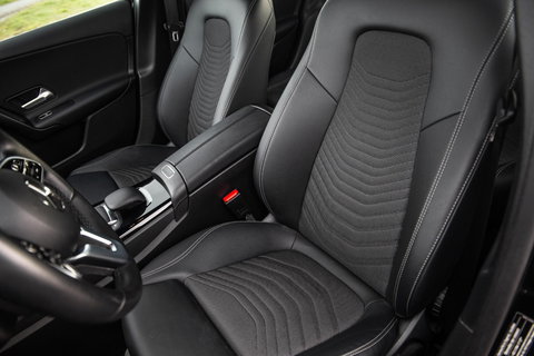 Mercedes-Benz A-Klasse 250 e Business Line AUTOMAAT / LEDER / CRUISE CONTROLE / CAMERA / CARPLAY