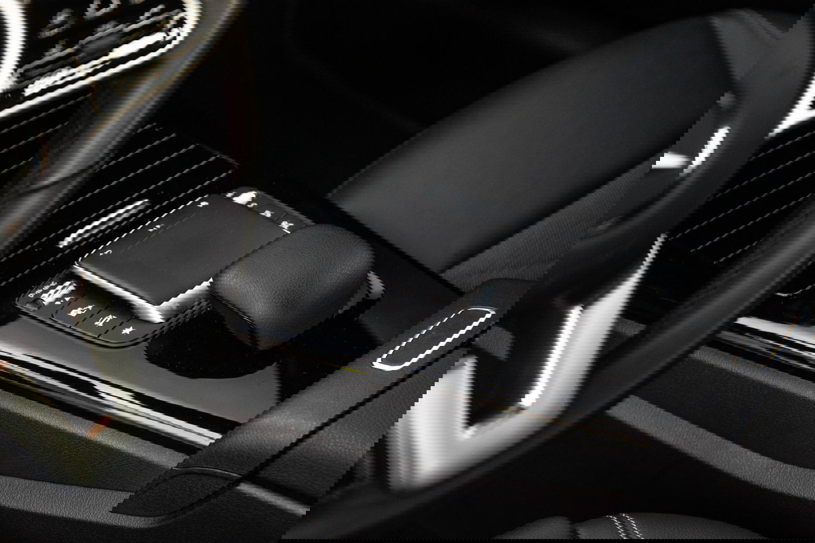 Mercedes-Benz A-Klasse 250 e Business Line AUTOMAAT / LEDER / CRUISE CONTROLE / CAMERA / CARPLAY