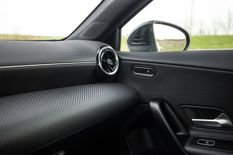 Mercedes-Benz A-Klasse 250 e Business Line AUTOMAAT / LEDER / CRUISE CONTROLE / CAMERA / CARPLAY