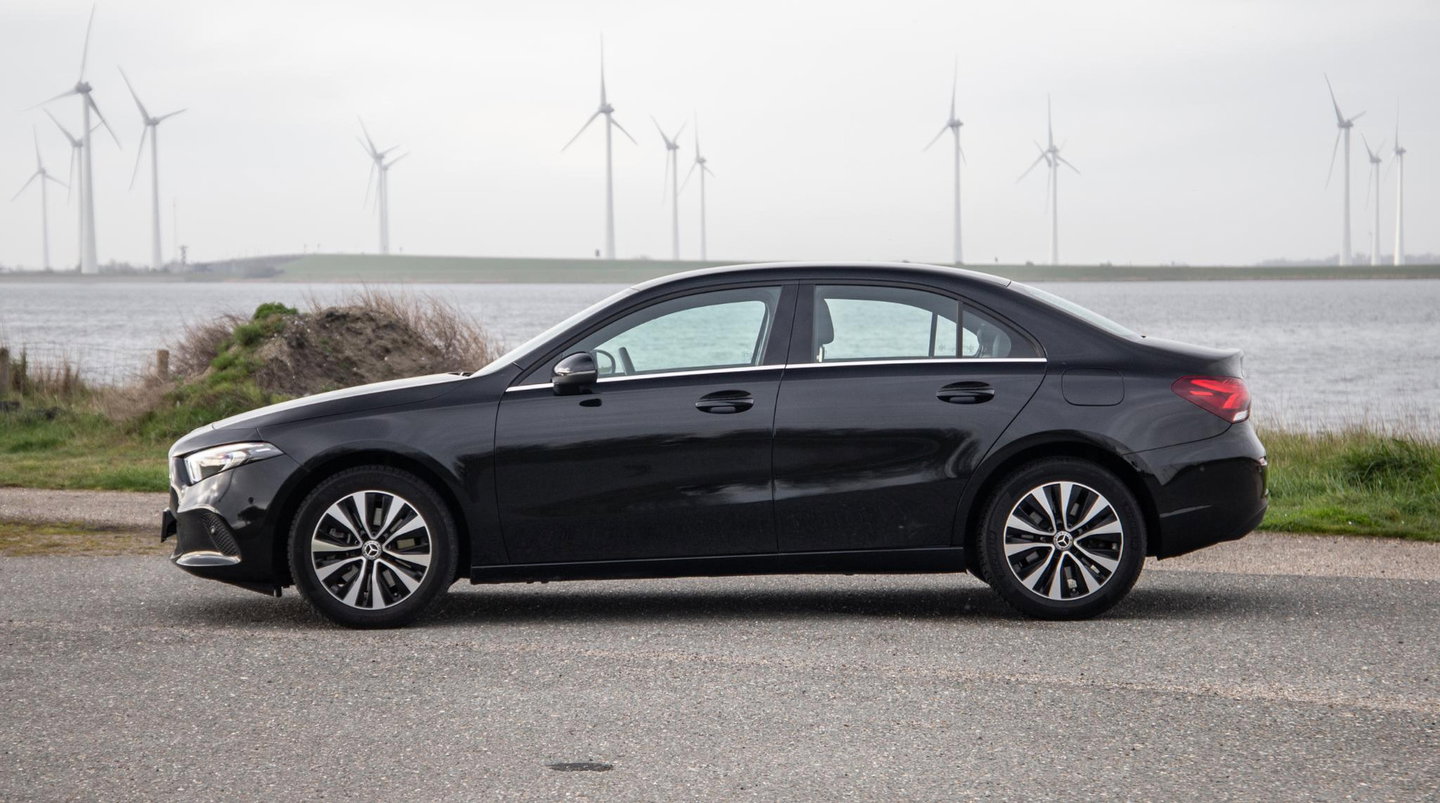 Mercedes-Benz A-Klasse 250 e Business Line AUTOMAAT / LEDER / CRUISE CONTROLE / CAMERA / CARPLAY