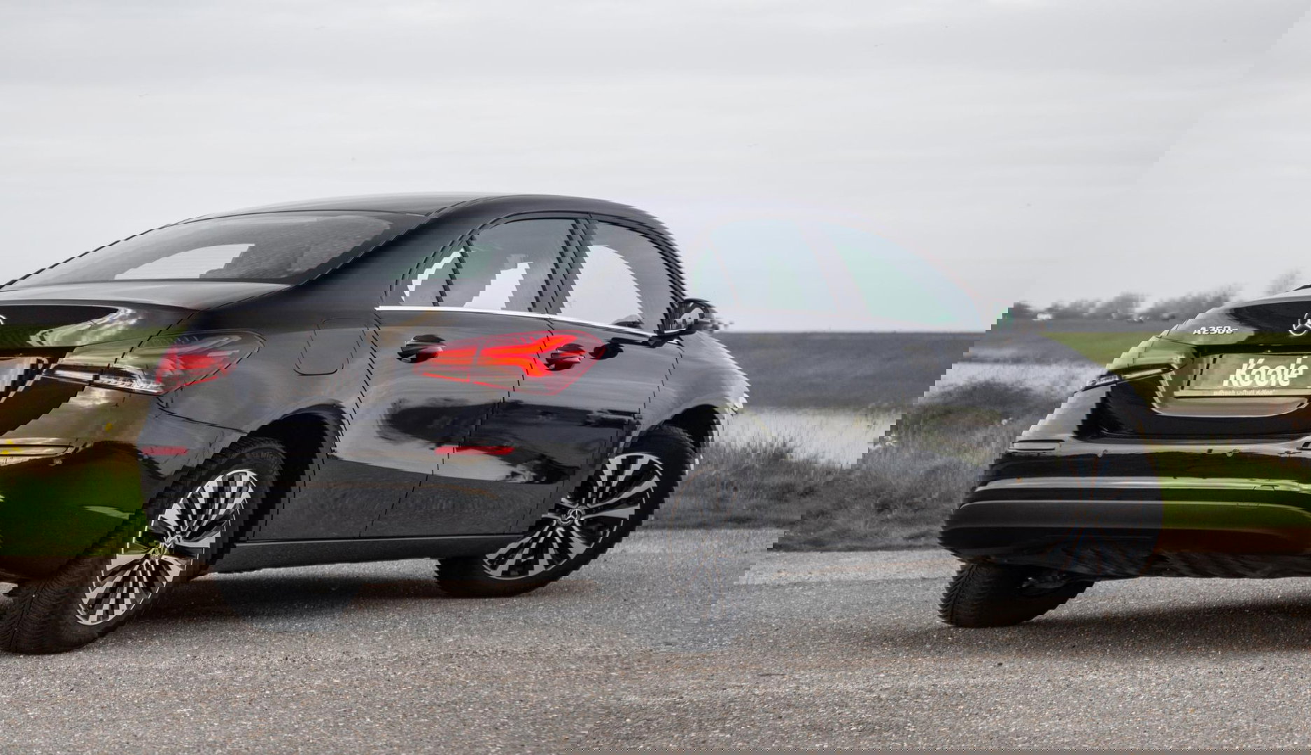 Mercedes-Benz A-Klasse 250 e Business Line AUTOMAAT / LEDER / CRUISE CONTROLE / CAMERA / CARPLAY