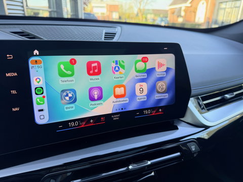 BMW X1 xDrive 23i 204pk 4Cilinder M-Sport - PANO - H&K - Memory - Dealer O.H. - Frozen Grey