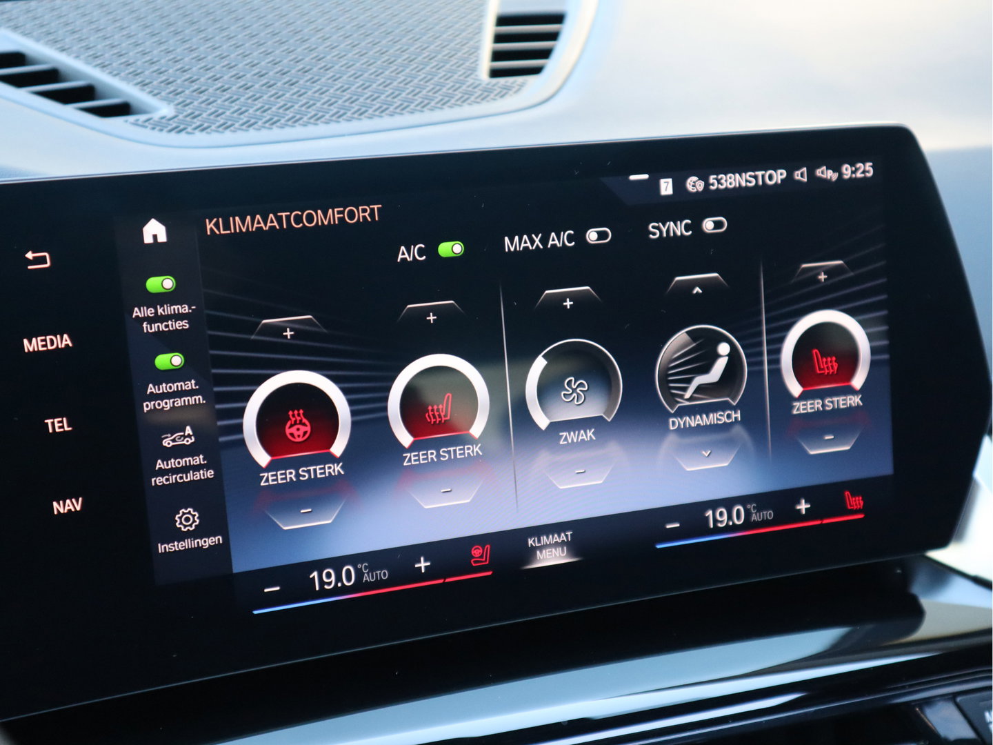 BMW X1 xDrive 23i 204pk 4Cilinder M-Sport - PANO - H&K - Memory - Dealer O.H. - Frozen Grey