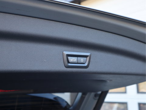 BMW X1 xDrive 23i 204pk 4Cilinder M-Sport - PANO - H&K - Memory - Dealer O.H. - Frozen Grey